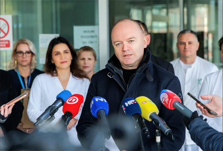 Slika /Ministar Šipić - fotografije/Split beba 1.jpeg